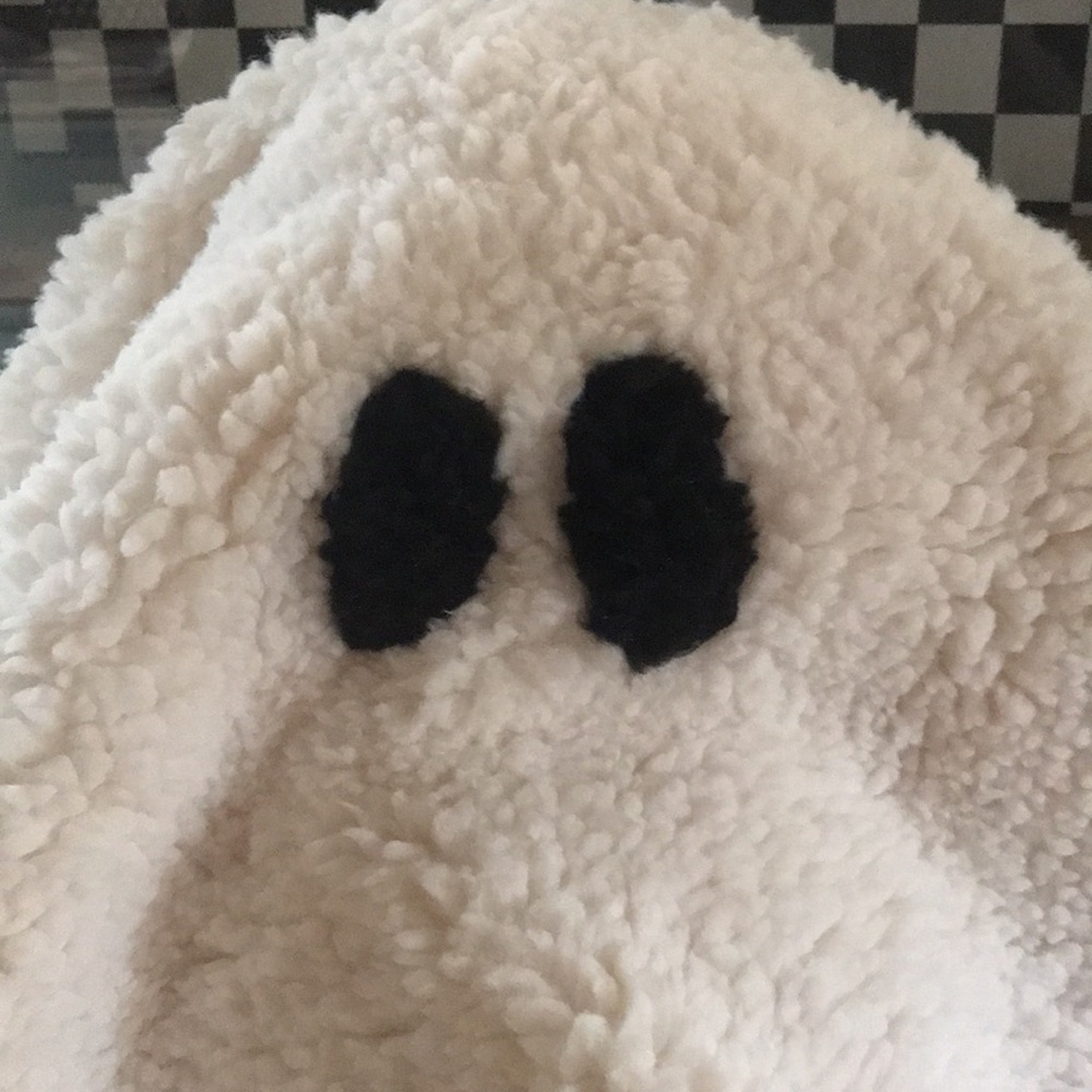 Pottery Barn Spooky and Cute Gus The Ghoulish Ghost Cuddle Decorative Pi… - Picture 15 of 16